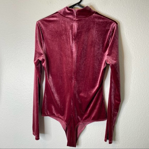 NWT LOVERS & FRIENDS Myra Mock Neck Velvet Bodysuit Mauve Size Large - Picture 6 of 9